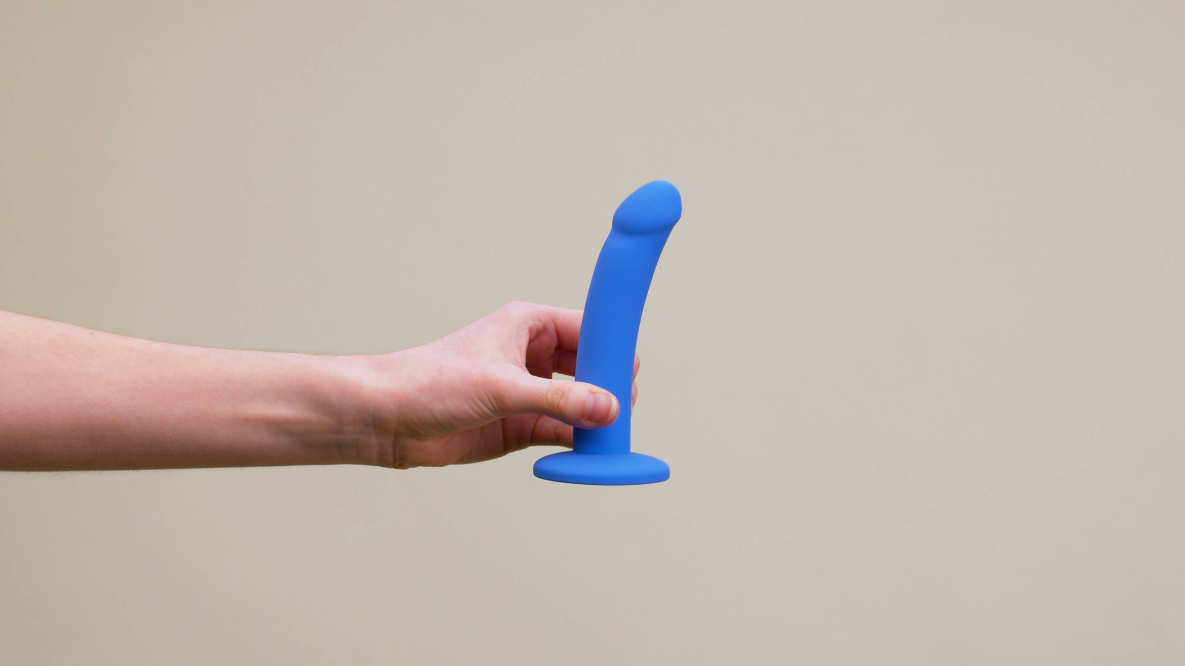 Curved - Medium Strap on and Suction Cup Dildo 5.5"